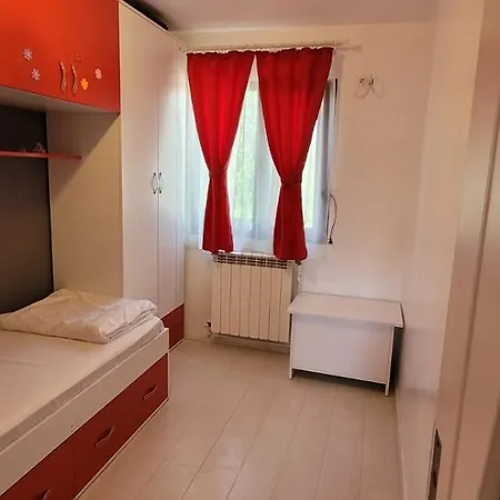 3 Semidecomandat Lägenhet Năvodari